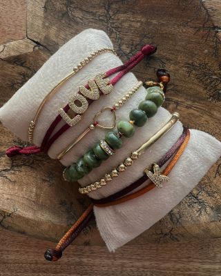 Golden love & green energy vibes ✨💚 #mjewels #braceletstack #goldenjewelry